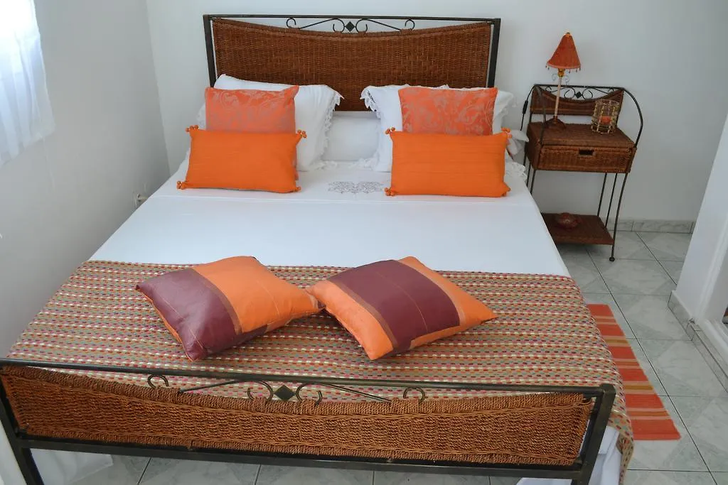 La Nicotoria Apartments Deshaies